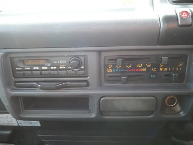 いすゞ エルフ PB-NKS81AN(4WD)の写真45