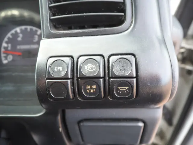 いすゞ エルフ PB-NKS81AN(4WD)の写真47
