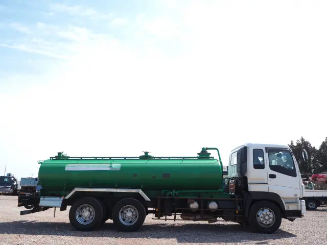 いすゞ ギガ PDG-CYM77P8(6x2)の写真6