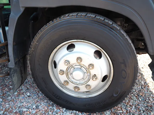 いすゞ ギガ PDG-CYM77P8(6x2)の写真9