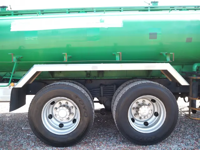 いすゞ ギガ PDG-CYM77P8(6x2)の写真16