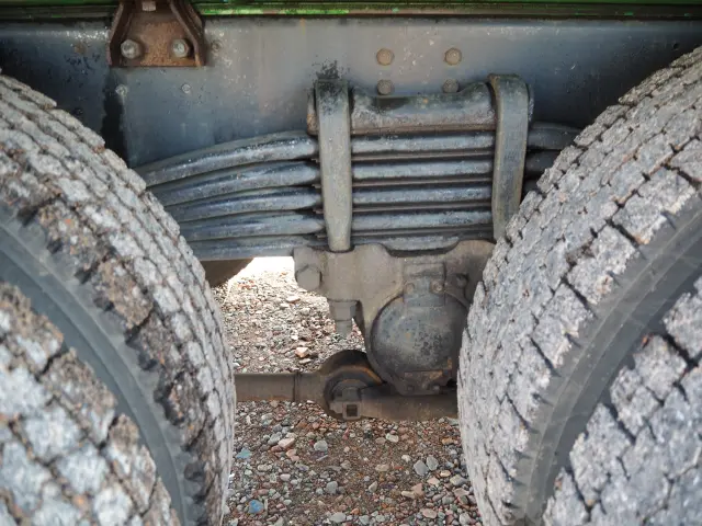 いすゞ ギガ PDG-CYM77P8(6x2)の写真17