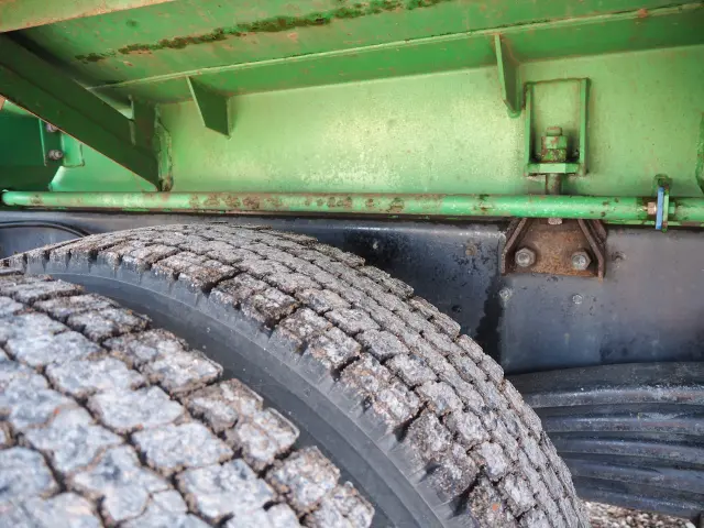 いすゞ ギガ PDG-CYM77P8(6x2)の写真18