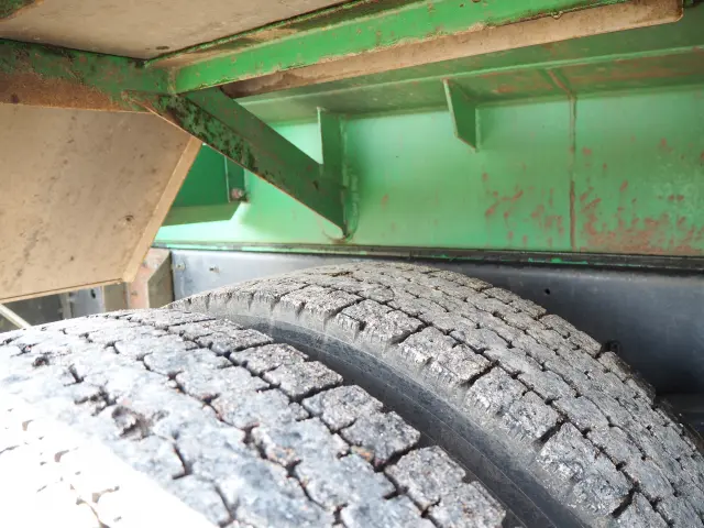 いすゞ ギガ PDG-CYM77P8(6x2)の写真30