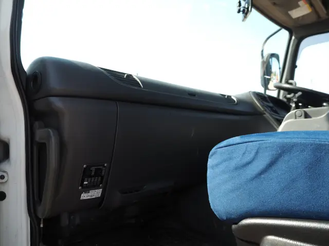 いすゞ ギガ PDG-CYM77P8(6x2)の写真38