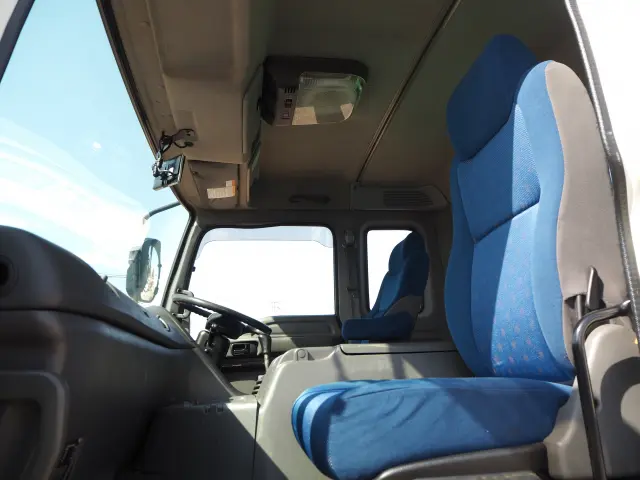 いすゞ ギガ PDG-CYM77P8(6x2)の写真40