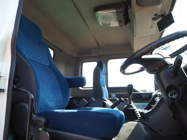 いすゞ ギガ PDG-CYM77P8(6x2)の写真41