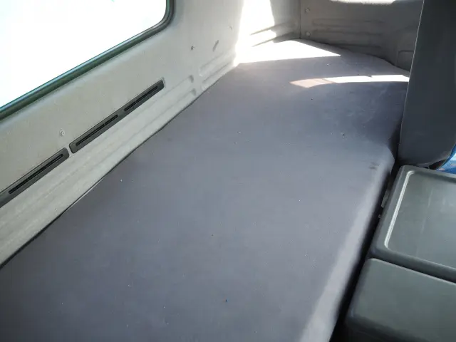 いすゞ ギガ PDG-CYM77P8(6x2)の写真44