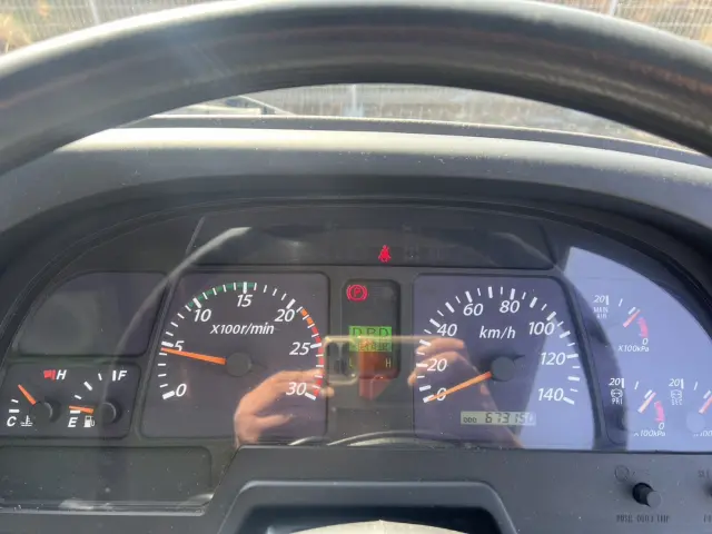 いすゞ ギガ PDG-CYM77P8(6x2)の写真49