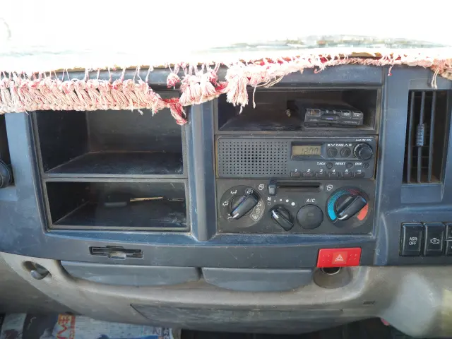 いすゞ エルフ SKG-NKR85AD(2WD)の写真47