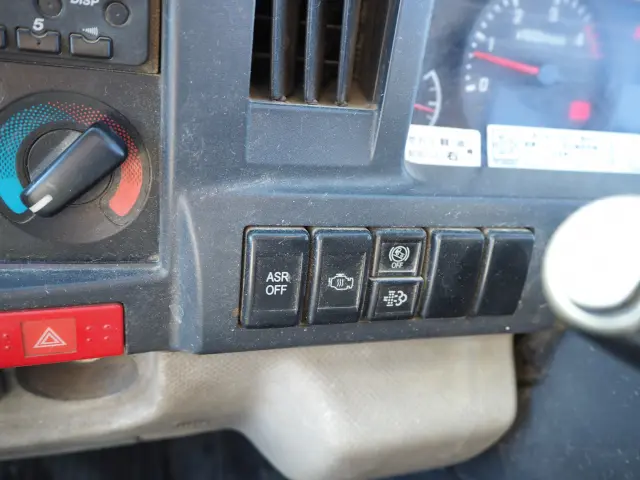 いすゞ エルフ SKG-NKR85AD(2WD)の写真49