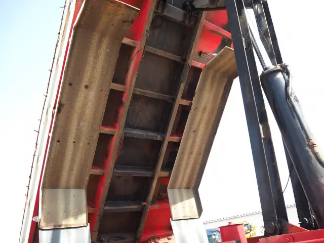 UD クオン QKG-CW5ZL(6x4)の写真13