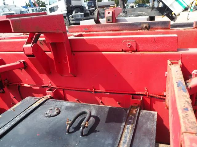 UD クオン QKG-CW5ZL(6x4)の写真35