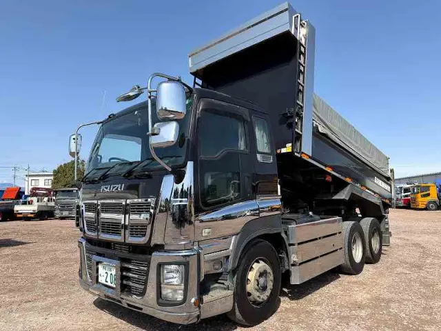 いすゞ ギガ QKG-CXZ77AT(6x2)の写真1