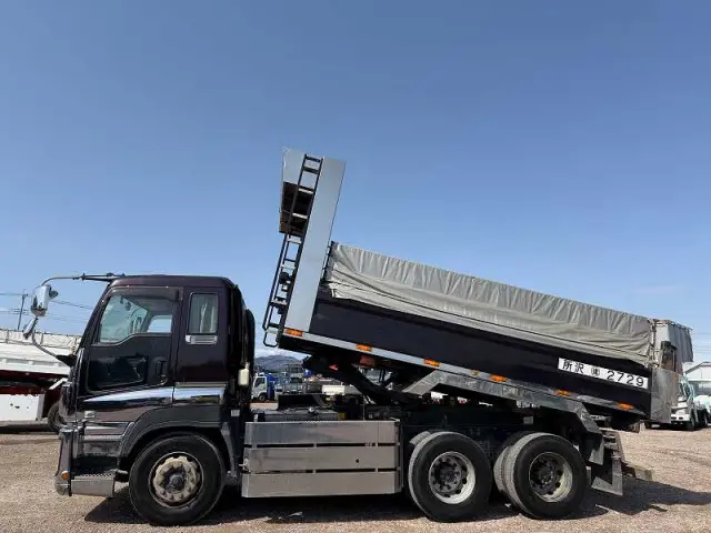 いすゞ ギガ QKG-CXZ77AT(6x2)の写真2