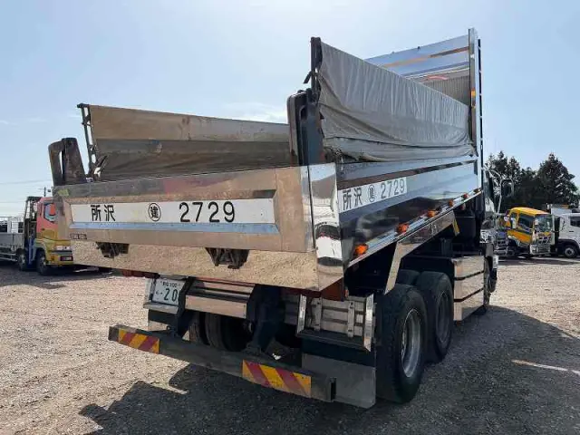 いすゞ ギガ QKG-CXZ77AT(6x2)の写真5