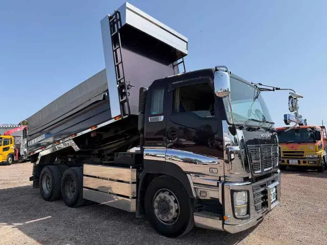 いすゞ ギガ QKG-CXZ77AT(6x2)の写真7