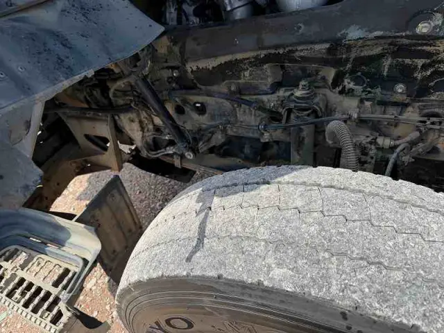 いすゞ ギガ QKG-CXZ77AT(6x2)の写真9