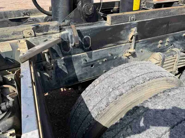 いすゞ ギガ QKG-CXZ77AT(6x2)の写真12