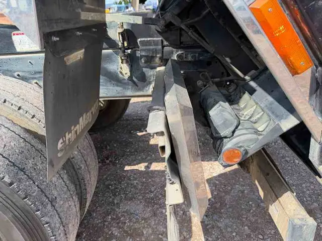 いすゞ ギガ QKG-CXZ77AT(6x2)の写真15