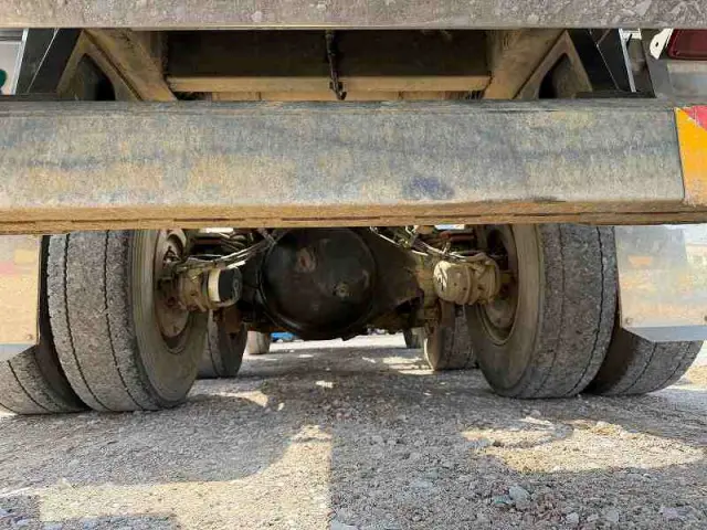 いすゞ ギガ QKG-CXZ77AT(6x2)の写真16