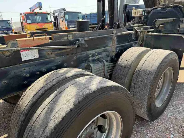 いすゞ ギガ QKG-CXZ77AT(6x2)の写真18