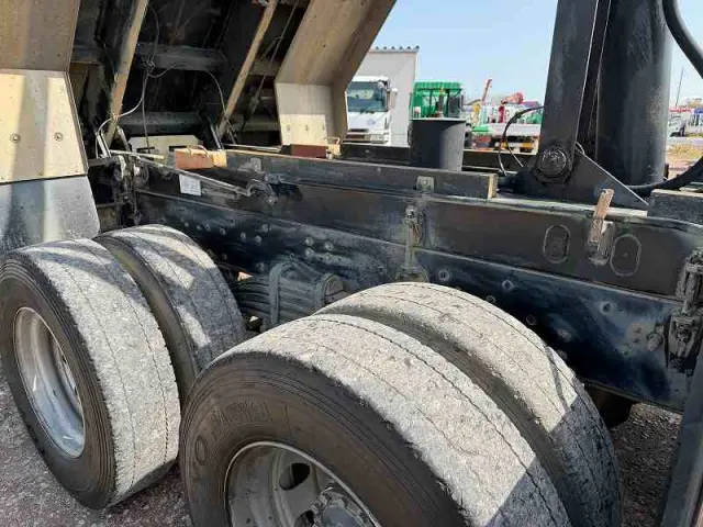 いすゞ ギガ QKG-CXZ77AT(6x2)の写真20