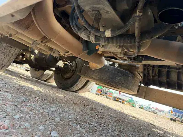 いすゞ ギガ QKG-CXZ77AT(6x2)の写真23