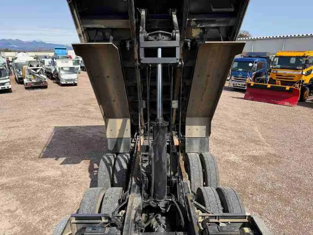 いすゞ ギガ QKG-CXZ77AT(6x2)の写真27