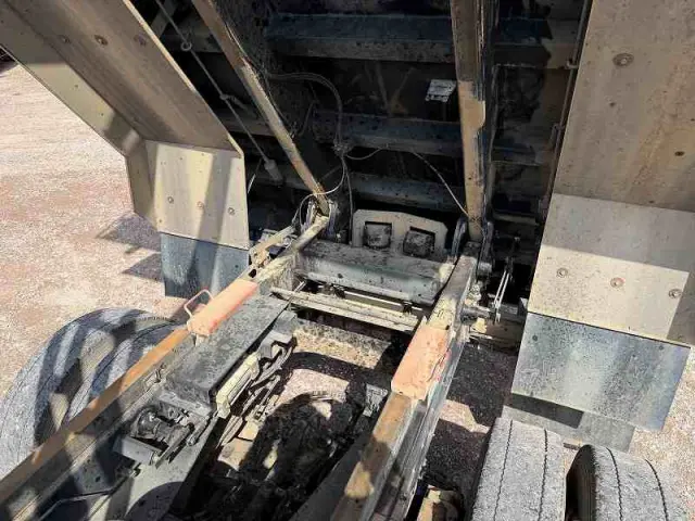 いすゞ ギガ QKG-CXZ77AT(6x2)の写真31