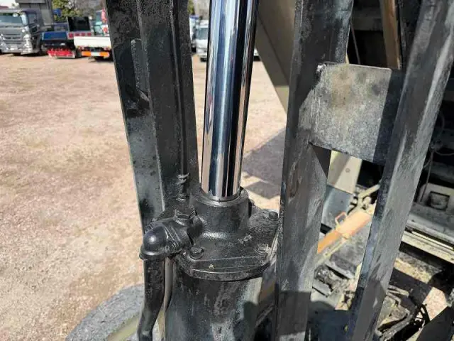 いすゞ ギガ QKG-CXZ77AT(6x2)の写真32