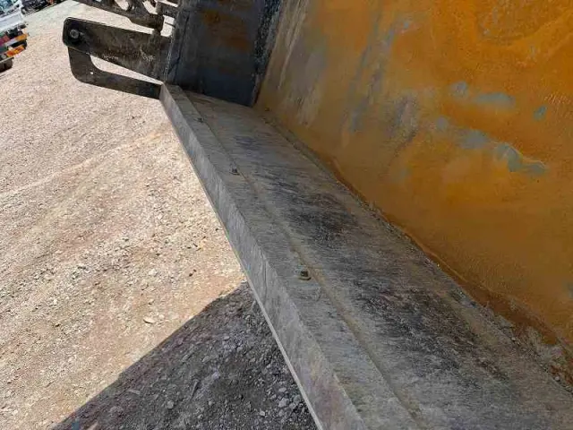 いすゞ ギガ QKG-CXZ77AT(6x2)の写真37