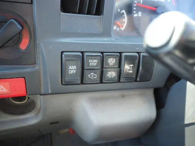 いすゞ エルフ TKG-NKR85N(2WD)の写真48