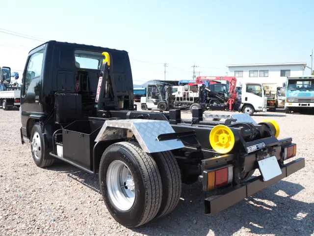 いすゞ エルフ BDG-NKR85N(2WD)の写真3