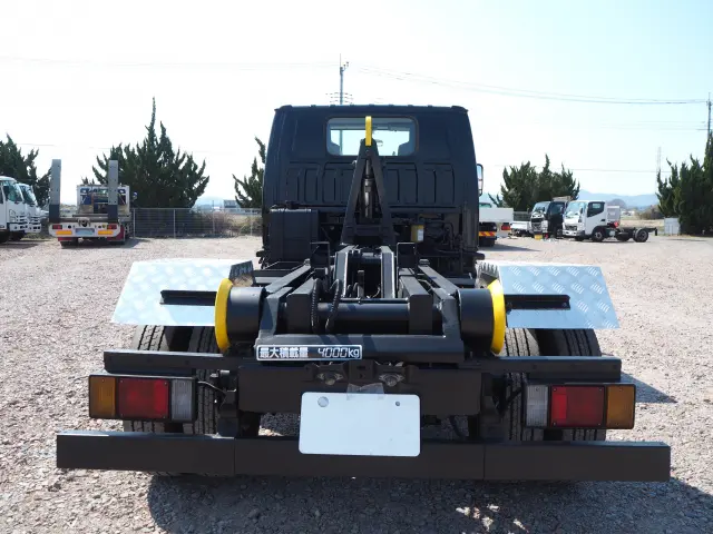 いすゞ エルフ BDG-NKR85N(2WD)の写真4