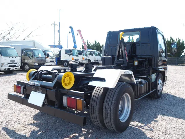 いすゞ エルフ BDG-NKR85N(2WD)の写真5