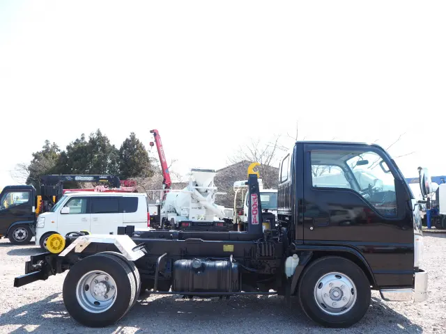 いすゞ エルフ BDG-NKR85N(2WD)の写真6