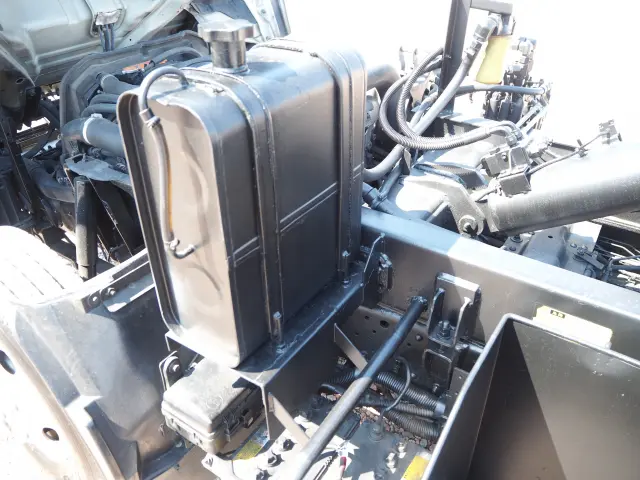 いすゞ エルフ BDG-NKR85N(2WD)の写真38