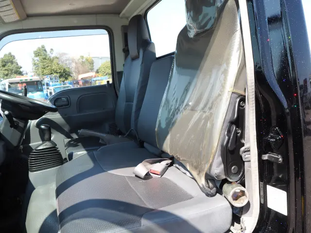 いすゞ エルフ BDG-NKR85N(2WD)の写真44