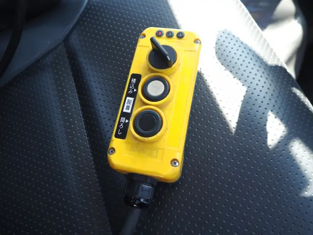 いすゞ エルフ BDG-NKR85N(2WD)の写真46