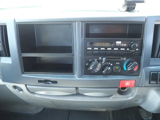 いすゞ エルフ BDG-NKR85N(2WD)の写真48