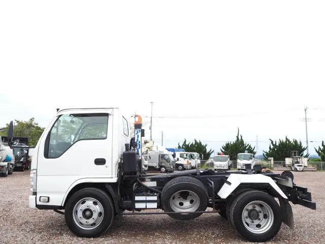 いすゞ エルフ PDG-NKR85YN(2WD)の写真2