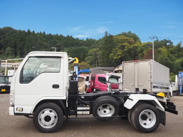 いすゞ エルフ PDG-NKR85YN(2WD)の写真2