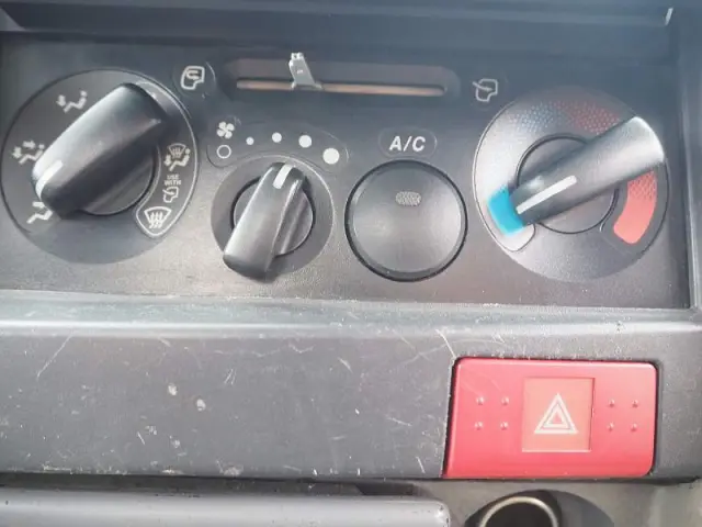 いすゞ エルフ PDG-NKR85YN(2WD)の写真47