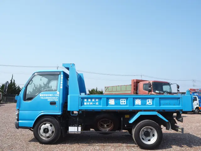 いすゞ エルフ PB-NKR81N(2WD)の写真2