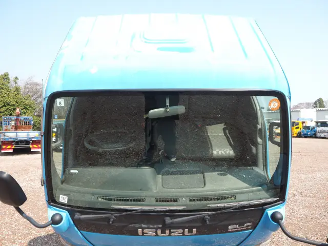 いすゞ エルフ PB-NKR81N(2WD)の写真9