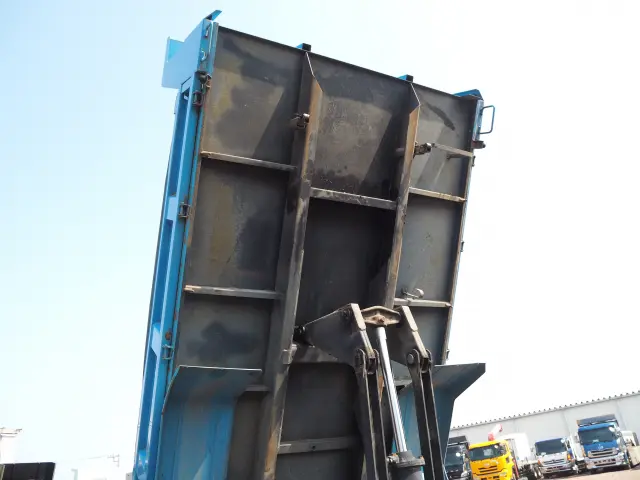 いすゞ エルフ PB-NKR81N(2WD)の写真13