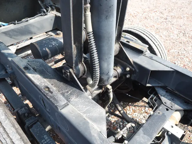 いすゞ エルフ PB-NKR81N(2WD)の写真16