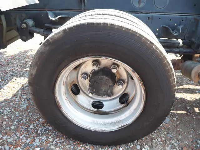 いすゞ エルフ PB-NKR81N(2WD)の写真26