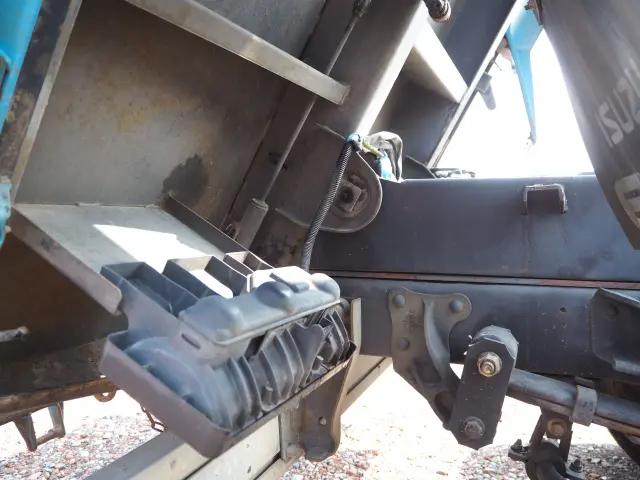 いすゞ エルフ PB-NKR81N(2WD)の写真27